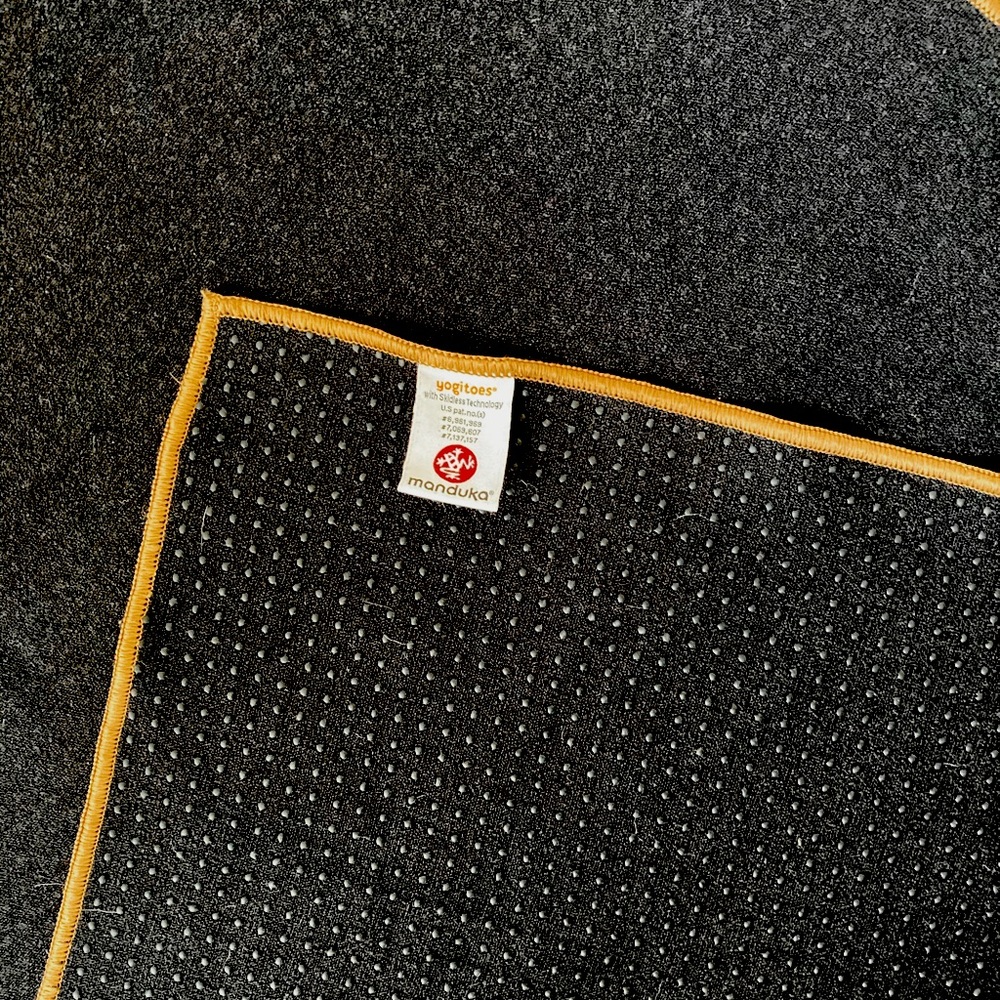 Manduka black yoga mat/towel
